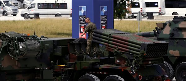 Soldado polonês prepara material bélico na véspera da cúpula da OTAN em Varsóvia, 2016 - Sputnik Brasil