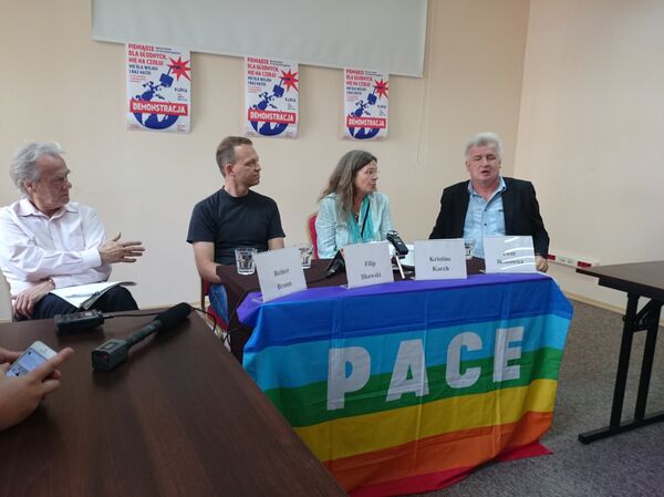 Ativistas pela paz se reúnem em Varsóvia para se opor à retórica da OTAN - Sputnik Brasil