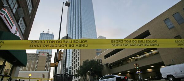 Police tape marks off the area where a shooting took place in downtown Dallas, Friday, July 8, 2016. - Sputnik Brasil