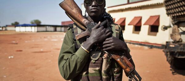 Um militar das forças do presidente do Sudão do Sul - Sputnik Brasil