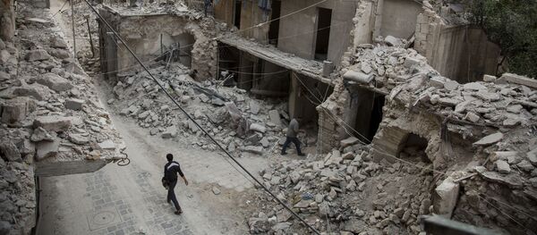 Cidade síria de Aleppo após bombardeamentos (arquivo) - Sputnik Brasil