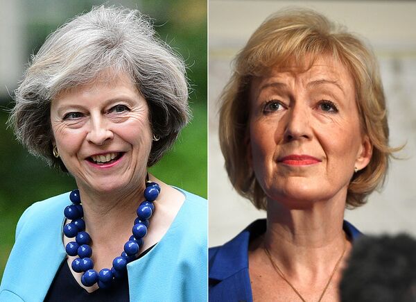 Ministra dos Assuntos Internos Theresa May e a vice-ministra da Energia Andrea Leadsom  - Sputnik Brasil
