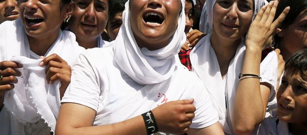 Mulheres yazidis curdas durante manifestação contra o Daesh, Iraque, 3 de agosto de 2015 Mulheres yazidis curdas durante manifestação contra o Daesh, Iraque, 3 de agosto de 2015 - Sputnik Brasil