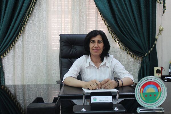 Co-presidente do Conselho constituinte do sistema federativo democrático do Norte da Síria, Hediye Yusuf - Sputnik Brasil