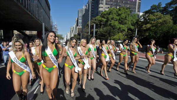 Participantes do Miss Bumbum 2015 - Sputnik Brasil
