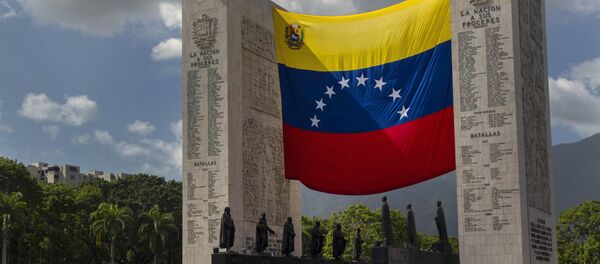 Homens da Guarda Nacional da Venezuela marcham pelas ruas de Caracas em comemoração ao Dia da Independência do país, em 5 de julho de 2016 Homens da Guarda Nacional da Venezuela marcham pelas ruas de Caracas em comemoração ao Dia da Independência do país, em 5 de julho de 2016 - Sputnik Brasil