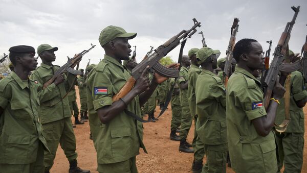 Soldados rebeldes do Sudão do Sul se treinam em um campo militar de Juba em 7 de abril de 2016 - Sputnik Brasil