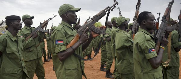 Soldados rebeldes do Sudão do Sul se treinam em um campo militar de Juba em 7 de abril de 2016 - Sputnik Brasil