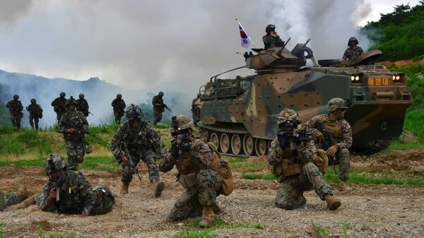 Soldados sul-coreanos e norte-americanos durante exercícios conjuntos na cidade de Pohang, Coreia do Sul, 6 de julho de 2016 - Sputnik Brasil