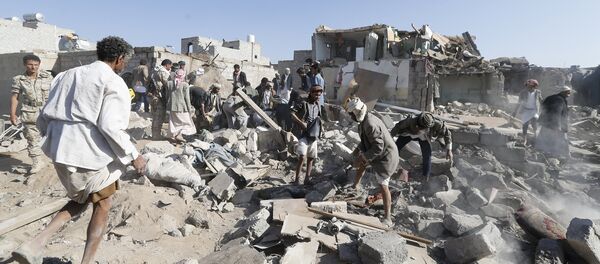 Destruições perto do aeroporto de Sanaa no Iêmen após golpes aéreos, 26 de março 2015 Destruições perto do aeroporto de Sanaa no Iêmen após golpes aéreos, 26 de março 2015 - Sputnik Brasil