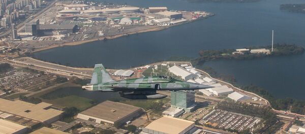 Caça F-5 da FAB em voo de interceptação - Sputnik Brasil