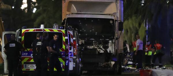 Caminhão atropelou dezenas de pessoas na Promenade des Anglais, em Nice - Sputnik Brasil