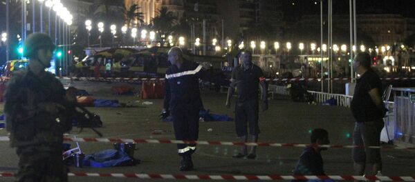 Em Nice, um caminhão atropelou uma multidão de pessoas que olharam nos fogos de artifício em homenagem ao feriado nacional da França - Dia da Tomada de Bastilha. - Sputnik Brasil