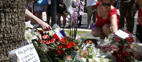 França mergulha em tristeza em homenagem às vítimas - Sputnik Brasil