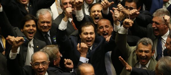 Rodrigo Maia comemora, no plenário, sua eleição para a Presidência da Câmara Rodrigo Maia comemora, no plenário, sua eleição para a Presidência da Câmara - Sputnik Brasil