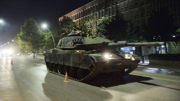 Golpe militar na Turquia, um tanque nas ruas de Ancara - Sputnik Brasil