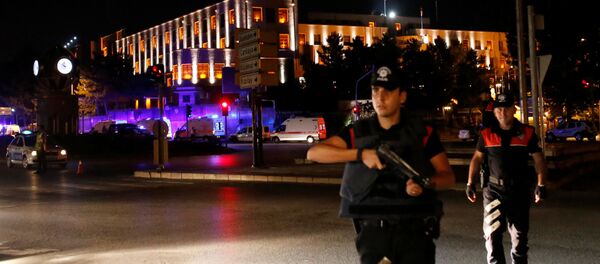 Policiais perto do edifício do Estado-Maior General da Turquia - Sputnik Brasil