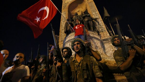 Soldados turcos na Praça Taksim, em Istambul - Sputnik Brasil