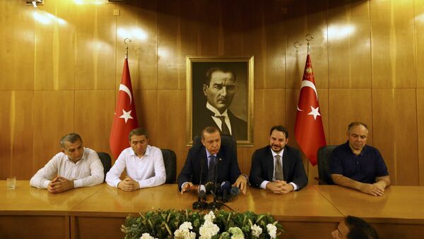 Presidente turco Recep Tayyip Erdogan dá uma entrevista em Istambul - Sputnik Brasil