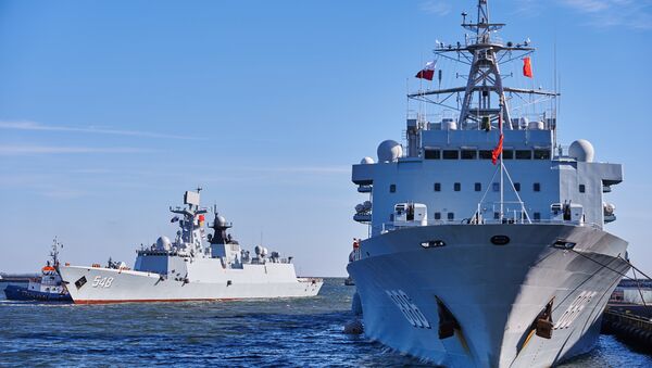 Navio da Marinha chinesa Qiandaohu e fragata Yiyang - Sputnik Brasil