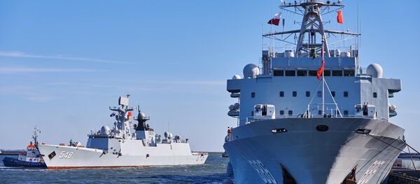 Navio da Marinha chinesa Qiandaohu e fragata Yiyang Navio da Marinha chinesa Qiandaohu e fragata Yiyang - Sputnik Brasil