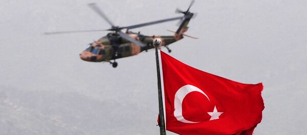 Helicóptero turco perto da fronteira com o Iraque (foto de arquivo) - Sputnik Brasil