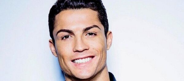 Portuguese Real Madrid footballer Cristiano Ronaldo poses for his new collection of CR7 Shirts - Sputnik Brasil