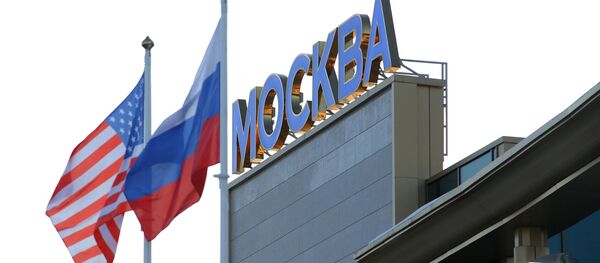 Bandeiras dos EUA e da Rússia - Sputnik Brasil