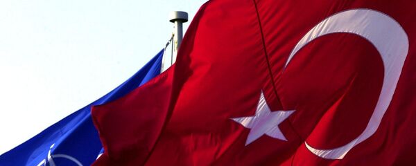 Bandeiras da Turquia e da OTAN - Sputnik Brasil