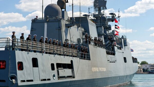 Navio de patrulha russo Admiral Grigorovich entra na baía de Sevastopol, 9 de julho 2016 - Sputnik Brasil