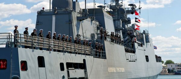 Navio de patrulha russo Admiral Grigorovich durante missão - Sputnik Brasil