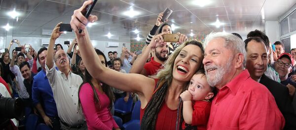 Lula em Ato da Frente Brasil Popular em Caruaru - Sputnik Brasil