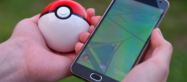 Pokémon GO, da Nintendo, na tela de um celular - Sputnik Brasil