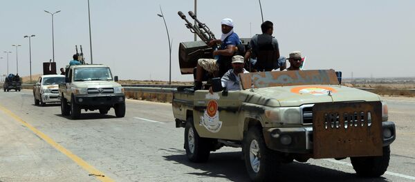 Forças leais ao governo líbio apoiado pela ONU patrulham entrada de Sirte - Sputnik Brasil
