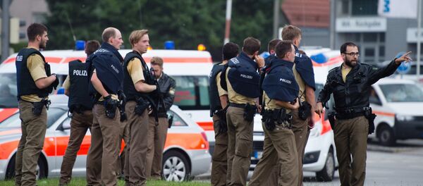Polícia faz segurança em frente ao local do tiroteio, em Munique - Sputnik Brasil