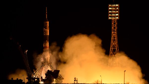 Lançamento do foguete Soyuz TMA-16M, do cosmódromo de Baikonur, nesta sexta-feira (27/03) - Sputnik Brasil
