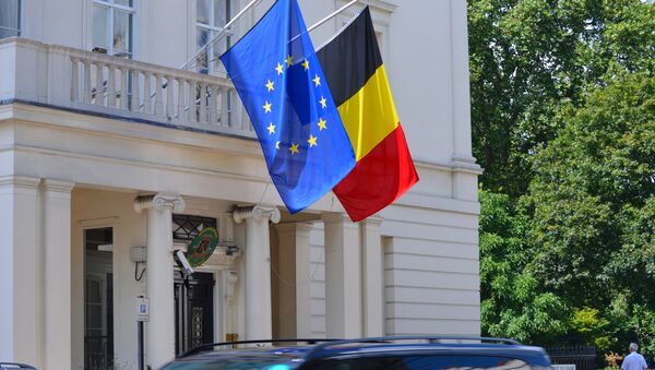 Bandeiras belga e europeia - Sputnik Brasil