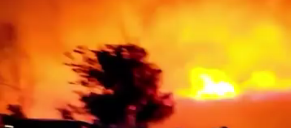 Um enorme incêndio perto de uma base da OTAN em Izmir, Turquia - Sputnik Brasil