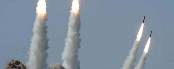 O Iskander-M (SS-26 Stone, segundo a classificação da OTAN) é um sistema de mísseis balísticos móvel projetado para destruir diferentes alvos no solo a uma distância de até 500 quilômetros O Iskander-M (SS-26 Stone, segundo a classificação da OTAN) é um sistema de mísseis balísticos móvel projetado para destruir diferentes alvos no solo a uma distância de até 500 quilômetros - Sputnik Brasil