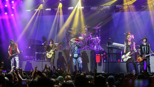 Guns N' Roses perform on stage at the 6th Annual Revolver Golden Gods Award Show - Sputnik Brasil