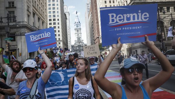 Apoiadores de Bernie Sanders protestam contra a escolha de Hillary Clinton pelo Partido Democrata - Sputnik Brasil
