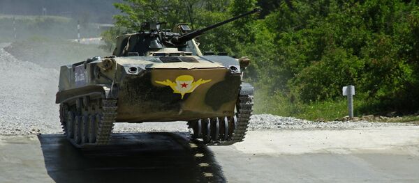 Vehículo de combate participa em segundos Jogos Militares Army-2016 - Sputnik Brasil