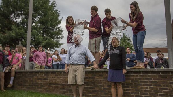 Ice Bucket Challenge no Roanoke College, Virgínia, EUA. Agosto, 24, 2014. - Sputnik Brasil