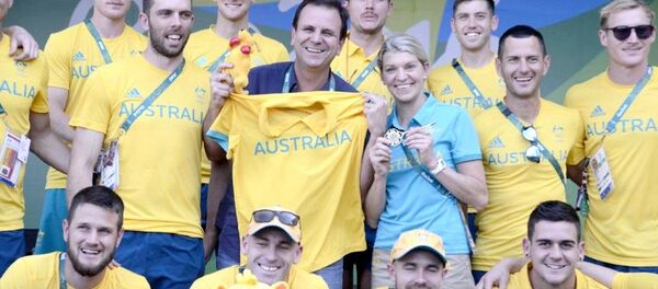 Prefeito do Rio de Janeiro, Eduardo Paes, entrega chave da cidade à delegação da Austrália - Sputnik Brasil