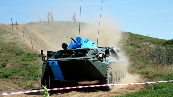 Blindado russo BTR-80 no concurso internacional Ambiente Seguro 2016 - Sputnik Brasil