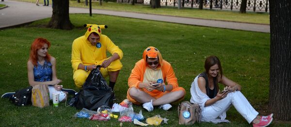 Jogadores de Pokémon Go em Moscou - Sputnik Brasil