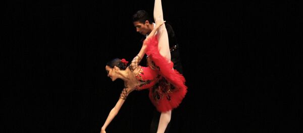 Bailarina brasileira Amanda Gomes, formada na Escola do Teatro Bolshoi no Brasil em Joinville, no Norte de Santa Catarina - Sputnik Brasil