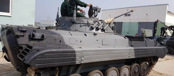 Militares iranianos ensaiam um tanque se preparando para os Jogos do Exército - Sputnik Brasil