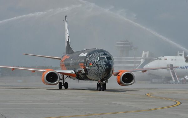 Avião no aeroporto de Minsk - Sputnik Brasil