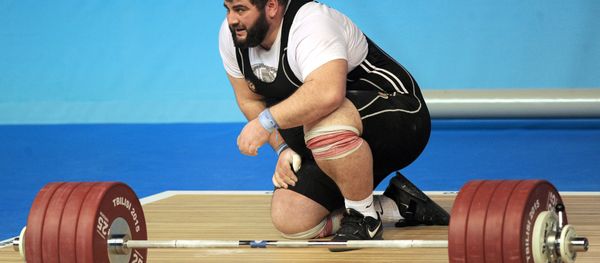 Chingiz Mogushkov, halterofilista russo durante o Campeonato Europeu em Tbilisi, na Geórgia, em abril de 2016 Chingiz Mogushkov, halterofilista russo durante o Campeonato Europeu em Tbilisi, na Geórgia, em abril de 2016 - Sputnik Brasil